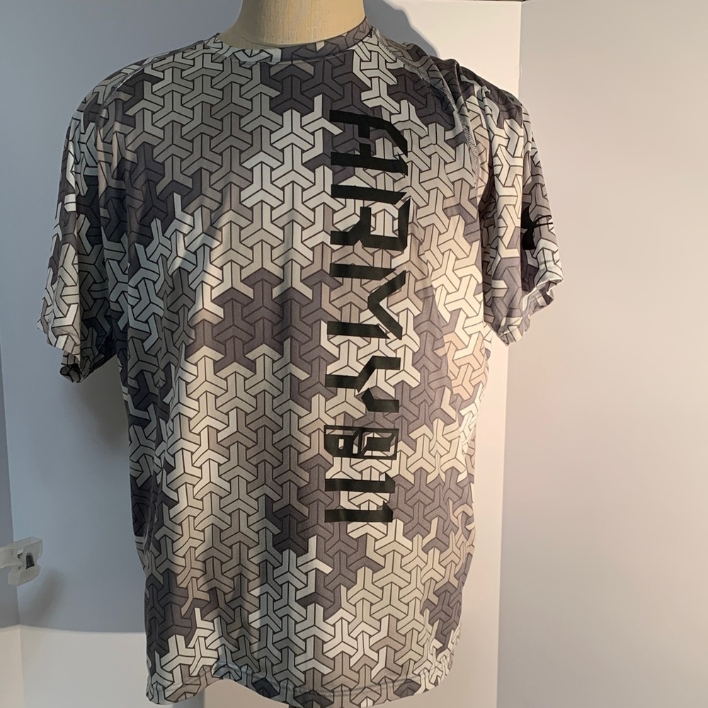 Under Armour Black and Gray Patterned Men's Tee